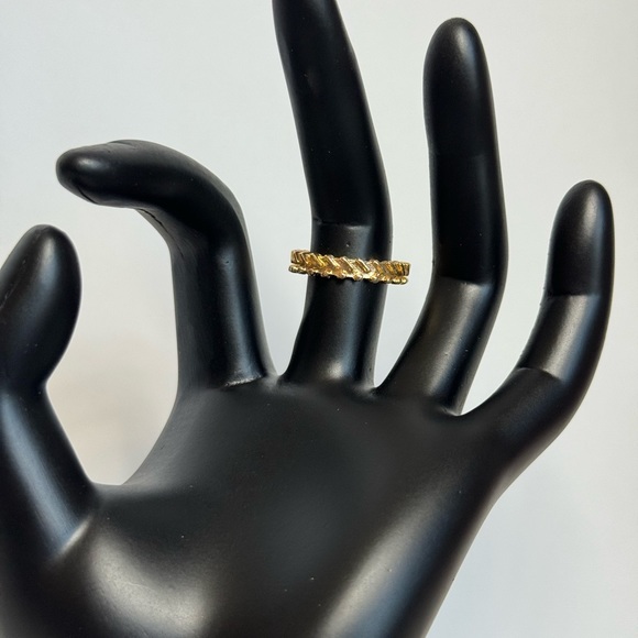 Gold Ring Design - Picture 3 of 5